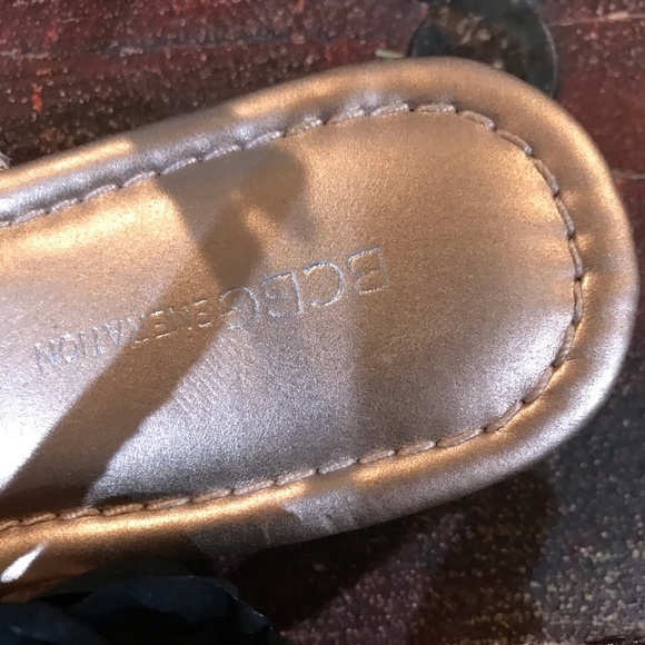 ▪️BCBGeneration Snakeskin Flip Flops with Straps - Picture 5 of 9